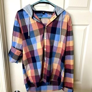 Really nice flannel with hoodie attached. In great condition - super comfortable